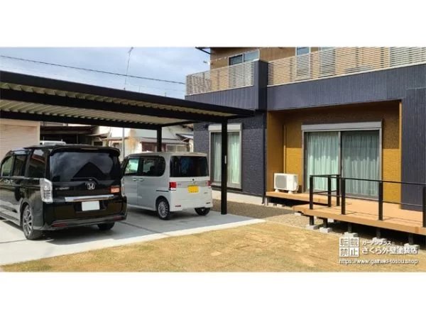 グレー外壁のツートン配色例（白×グレー、グレー×黒、ダークグレー×木目調）